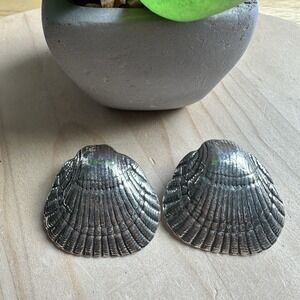 VTG Scallop Seashell Earrings 1 7/16" Clip On‎ Silver Tone Coastal Beach Boho
